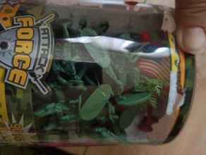 Piłkarzyki, puzzle, żołnierzyki, karty Piotrusia