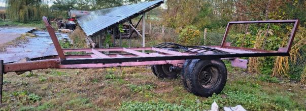 Przyczepa do bel słomy, siana