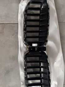 Sprzedam nowy gril do BMW seri3