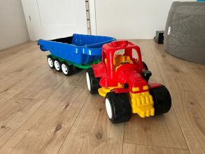 Traktor zabawka