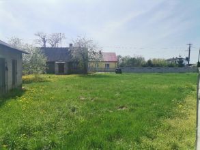 Działka 8,54 ara z drewnianym domem i budynkiem...