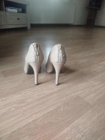 Sprzedam buty na wysokim obcasie