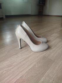 Sprzedam buty na wysokim obcasie