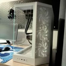 Komputer Gamingowy RTX 5070, Ryzen 7 9800X3D, 32 GB RAM...