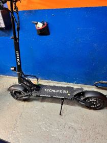 Sprzedam hulajnogę Techlaife Ø3RS.