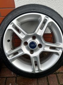 Sprzedam felgi Ford z oponami