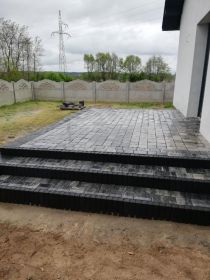 Prace brukarskie, układanie kostki brukowej