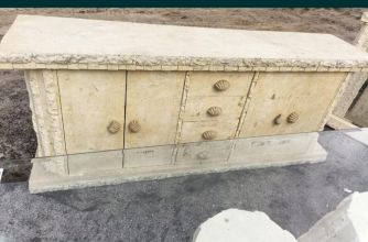 Zestaw pięknych mebli greckich.