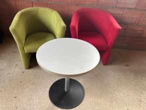 Sprzedam dwa fotele i stolik