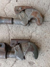 Łącznik górny, śruba, rakietnica