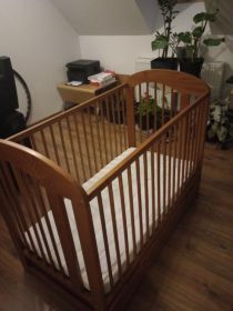 Sprzedam łóżeczko dziecięce