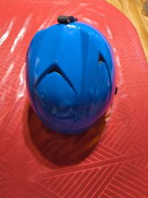 Witam sprzedam kaski narciarskie...