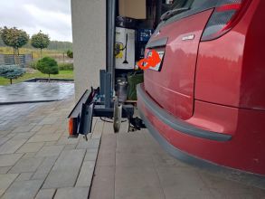 Bagażnik rowerowy z solidnym mocowaniem