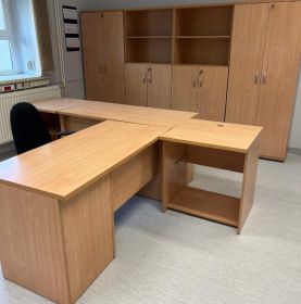 Zestaw mebli biurowych