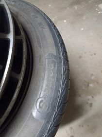 Sprzedam komplet opony felgi kołpaki