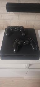 Sprzedam Ps4 w dobrym stanie z...