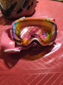 Sprzedam kaski narciarskie widoczne na...