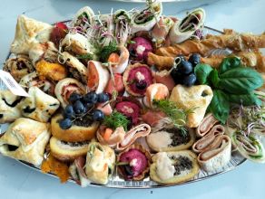 Stół z przekąskami