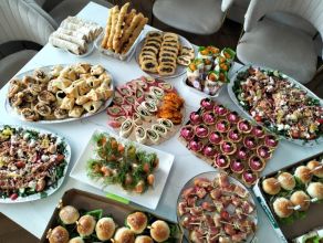 Stół z przekąskami