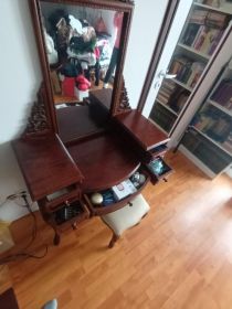 Sprzedam Toaletkę i dwie szafki nośne