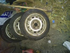 Koła zimowe na felgach stalowych od forda