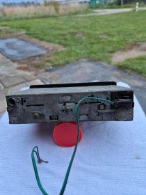 Sprzedam radio samochodowe z lat 60 -70 cena 450 zł