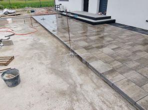 Układanie kostki brukowej