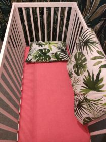 Łóżeczko dziecięce z wyposażeniem