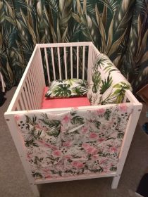 Łóżeczko dziecięce z wyposażeniem