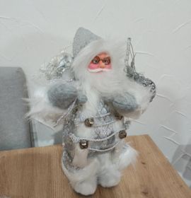 Mikolaj gra i porusza sie