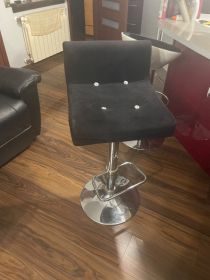 Sprzedam 2 krzesła barowe czarne