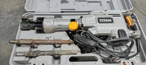 Młot wyburzeniowy titan 1700w 50J udaru