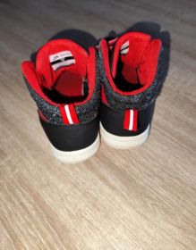 Buty sportowe chłopięce r. 32