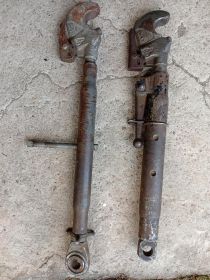 Łącznik górny, śruba, rakietnica