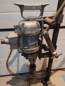 Niemiecka wiertarka stołowa