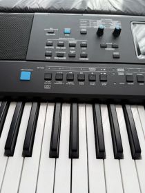 Zestaw Keyboard YAMAHA PSR-E473 w bardzo dobrym stanie