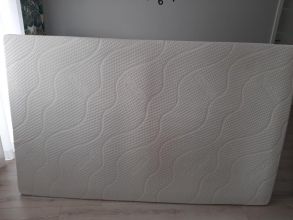 Sprzedam łóżko 140x200 z materacem