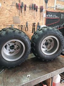 Felgi z oponami 10