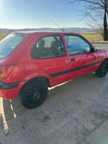 Sprzedam ford fiesta 1.4 benzyna 2001 rok
