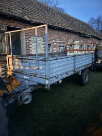 Rozrzutnik przyczepa