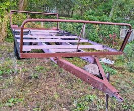 Przyczepa do bel słomy, siana