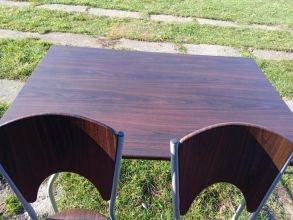 Sprzedam stół kuchenny z czterema...