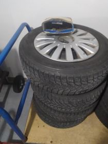 Peugeot 206 koła z oponami zimowymi + śruby + kołpaki...
