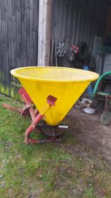 Sprzedam rozsiewacz do nawozu leja plastykowy