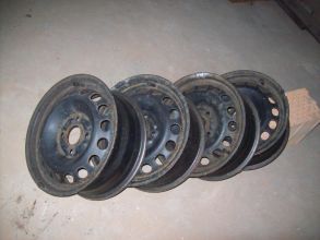 Sprzedam felgi do volvo v40