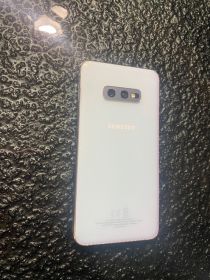 Samsung Galaxy S10e – wygląda jak nowy!