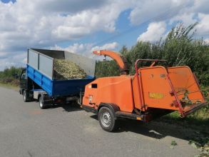 Wycinka drzew , redukcja koron z podnośnika