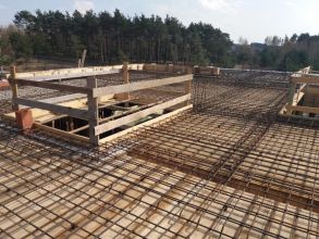 Szalowanie, zbrojenie, zalewanie stropów