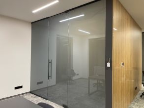 Ścianki szklane z folią VEXO na pilota