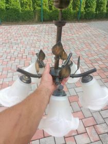 Sprzedam żyrandol z żarówkami LED